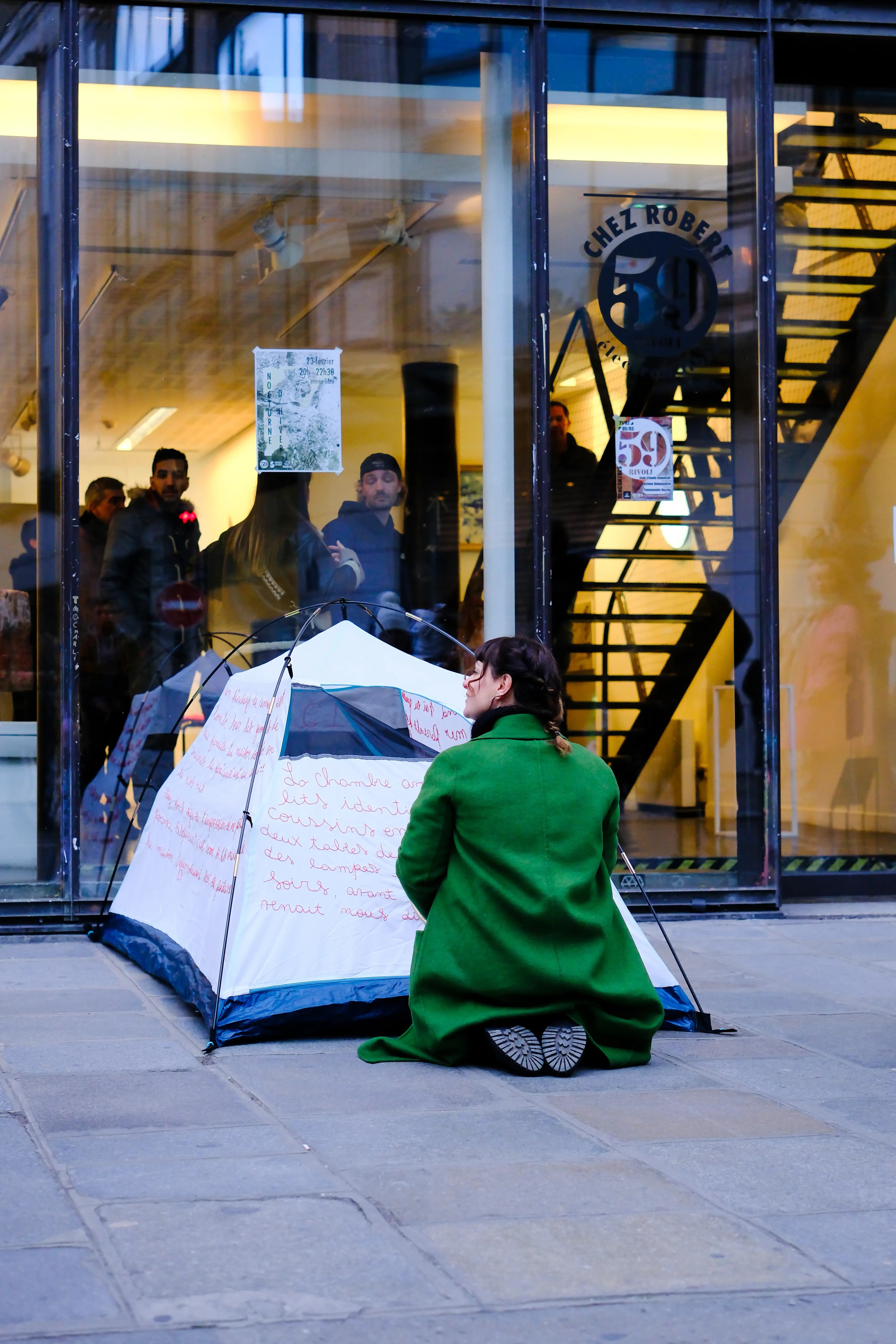 Au Milieu de Murs Fragiles